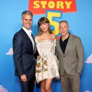 Taylor Swift Joins Toy Story Stars for Duet at Premiere