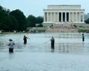 Trump Says Lincoln Memorial Reflecting Pool Likely to Be Drained for Repairs