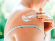 Two Forgotten Areas to Apply Suncream: Eyelids and Armpits, Warn Experts