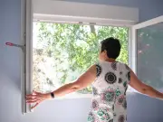 UK households told to hang bed sheets in windows to keep homes cool during heatwave