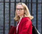 UK Minister Defends Student Loan Changes Amid Criticism of Fairness