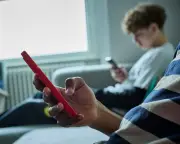 UK Teens Slam 'Flawed' Social Media Ban for Under-16s