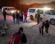 US Supreme Court Clears Way for Trump Asylum Policy at Mexico Border