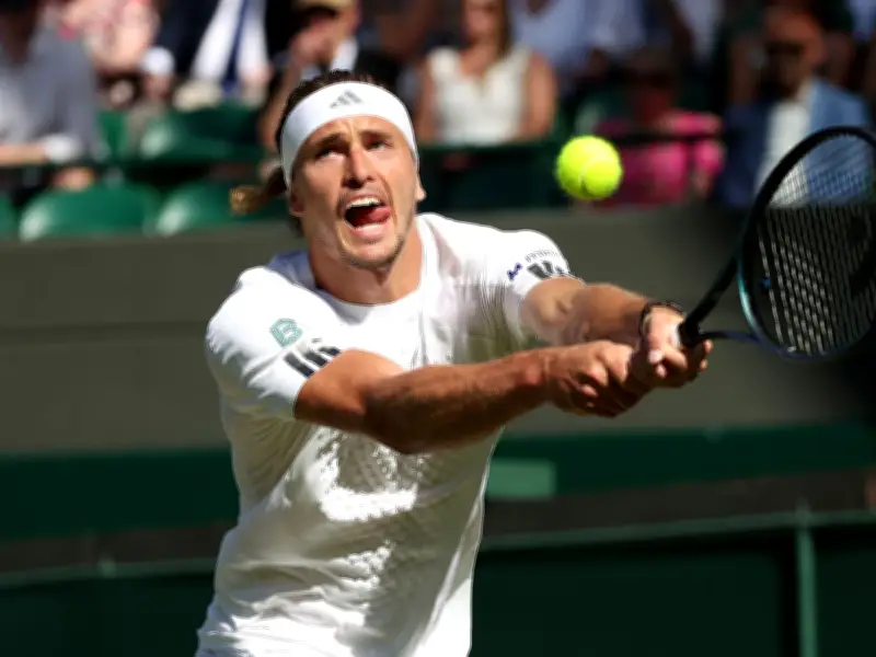 Alexander Zverev Battles Grass Allergy at Wimbledon 2026