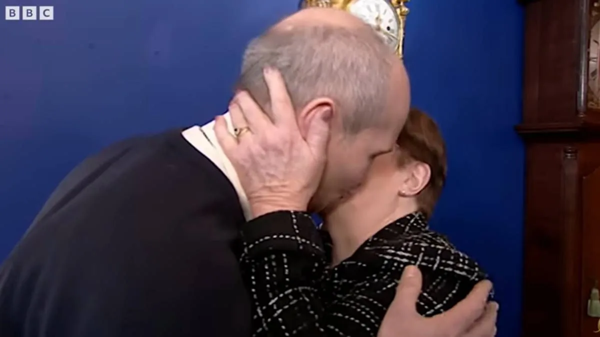 Antiques Roadshow Guest Kisses Expert After Clock Valuation