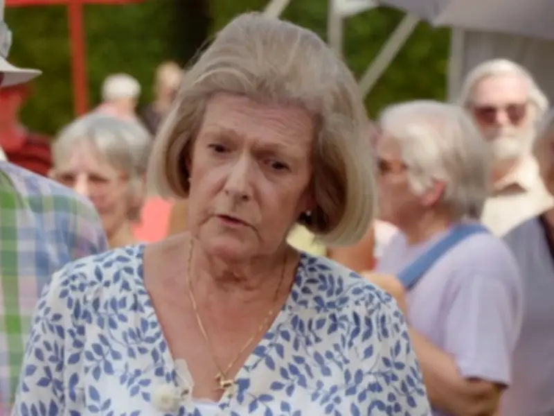 Antiques Roadshow Guest Stunned as Brooches Valued at £31,000