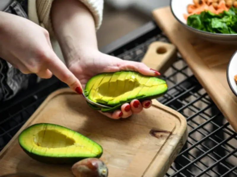 Avocado Storage Expert Reveals Simple Method for Perfect Ripeness
