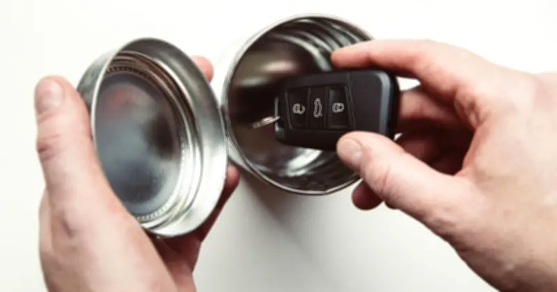 Biscuit Tin Method Blocks Car Thieves' Signal Boost