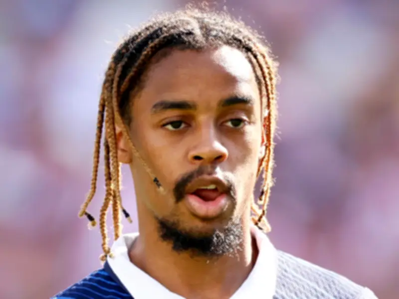 Bradley Barcola Urged to Stay at PSG, Liverpool Move Dismissed