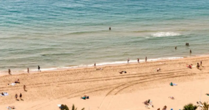 British Tourists Warned of £1,700 Fine for Smoking on Spanish Beaches