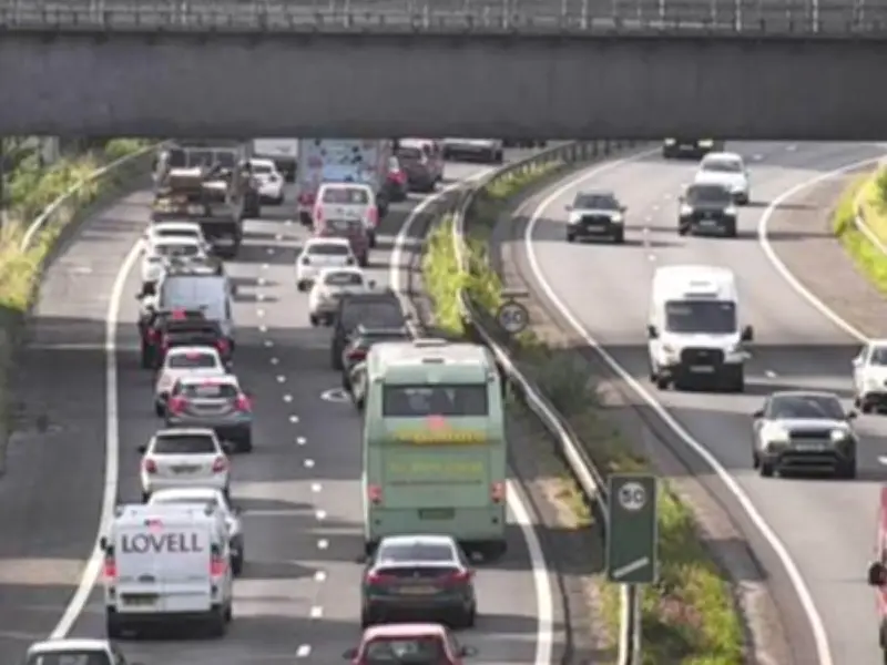 Burst Water Main Closes A4054 Cardiff Road in Taff's Well