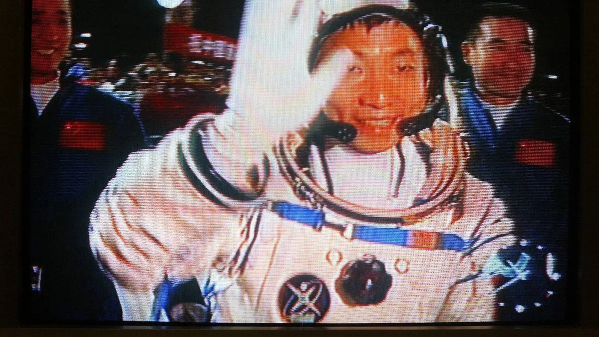 Chinese Astronaut Recalls Mysterious 'Knocking' Sound in Space