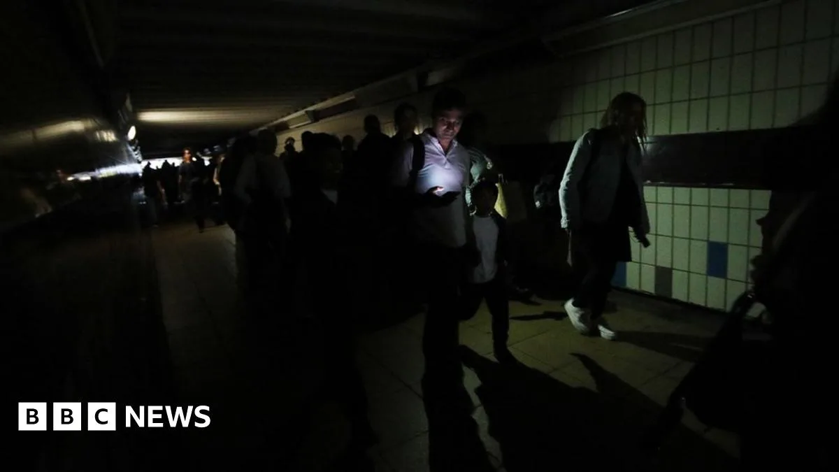 Major Power Cut Affects Nearly a Million Across England and Wales