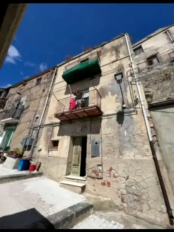 Couple Wins €1 House in Italy After Whirlwind Romance