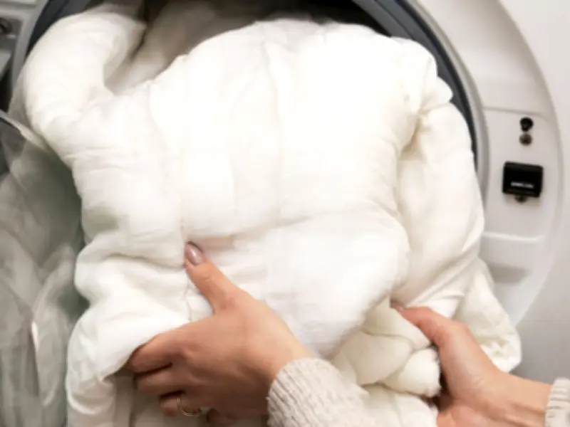 Ditch the Washing Machine: Sunlight Is the Best Way to Clean Duvets and Pillows
