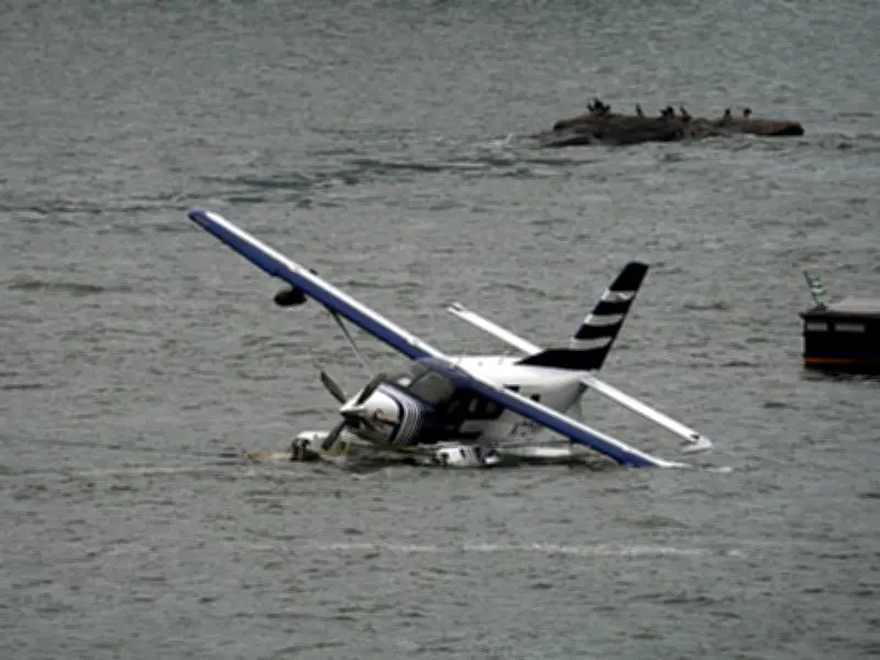 Eight Rescued After Seaplane Crashes Into New York City's East River