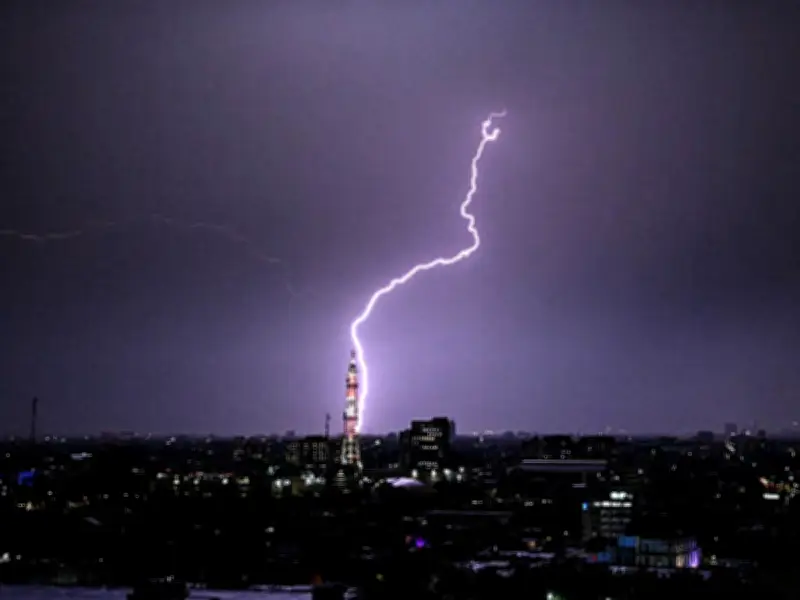 England World Cup Match Delayed as Thunderstorm Hits Mexico City