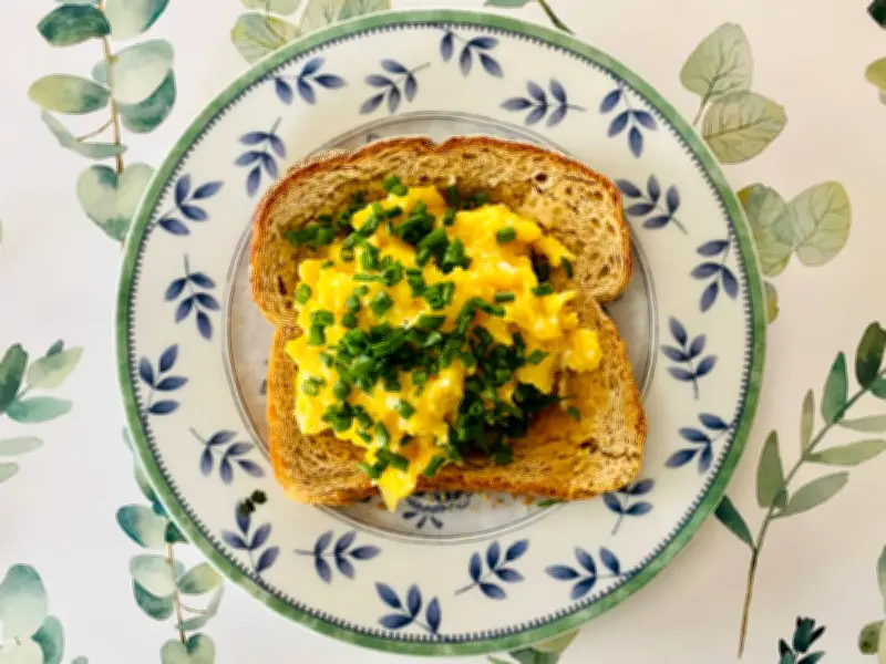 Gordon Ramsay's On-Off Heat Trick for Perfect Creamy Scrambled Eggs