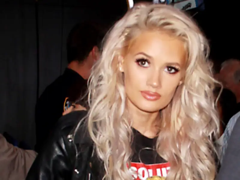 GRL Singer Lauren Bennett Dies at 36 After Police Called to Home