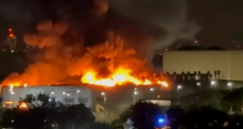 Huge Fire at Jaguar Land Rover Centre in Tottenham, 100 Firefighters Battle Blaze