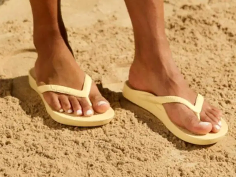 I Walk 10k Steps in Arch Support Flip Flops Jennifer Aniston Loves With No Pain