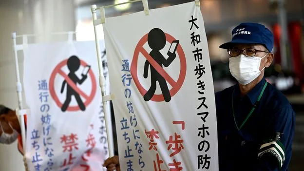 Yamato City Bans Smartphone Use While Walking, No Penalties Attached
