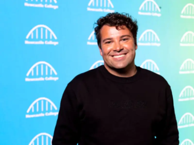 Joe McElderry to Perform New Single at St James' STACK Kroud Karaoke
