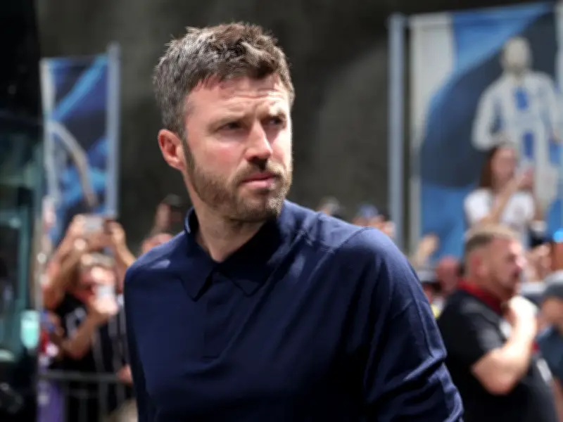 Man United Plan 2027 Defence Revamp Under Carrick
