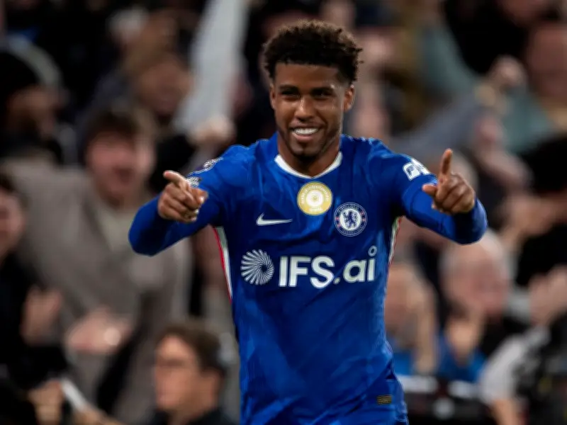 Man Utd Face Familiar Transfer Problem After Adding Santos to Wishlist