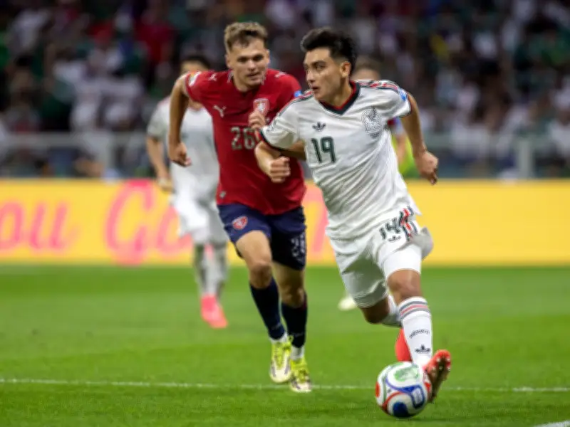 Man Utd refuse to meet £20m Gilberto Mora buyout clause amid transfer war