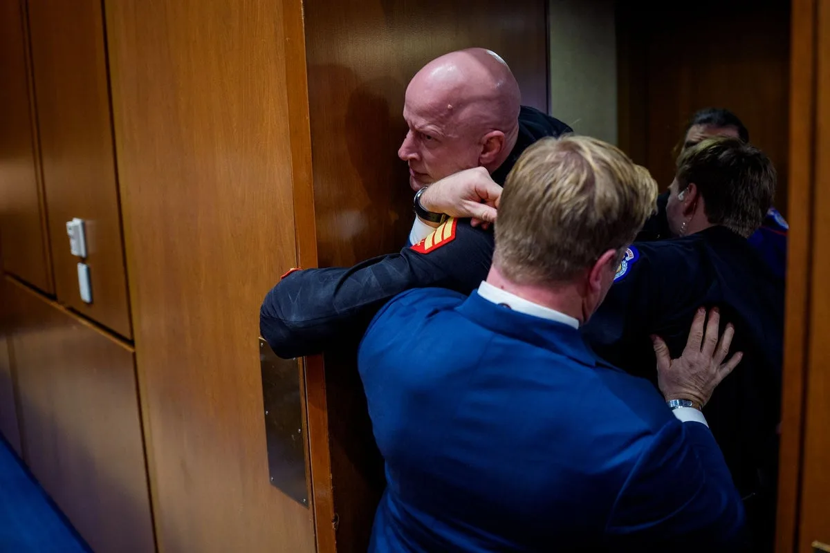 Marine veteran protesting Iran war suffers broken arm in struggle with GOP senator