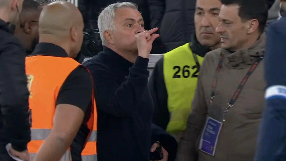 Mourinho Sent Off Amid 'Traitor' Row with Porto Coach