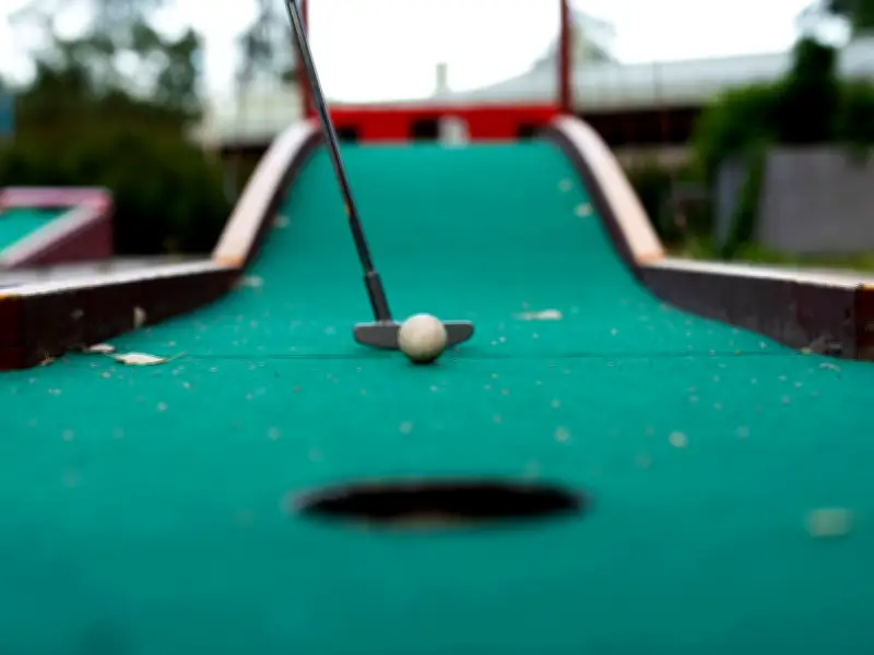 Naturists Invited to Play Naked Crazy Golf in Dunfermline, Scotland