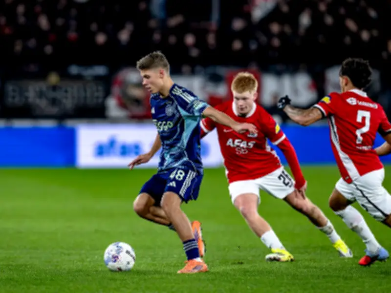Newcastle United close to signing Ajax teenager Sean Steur for £23m