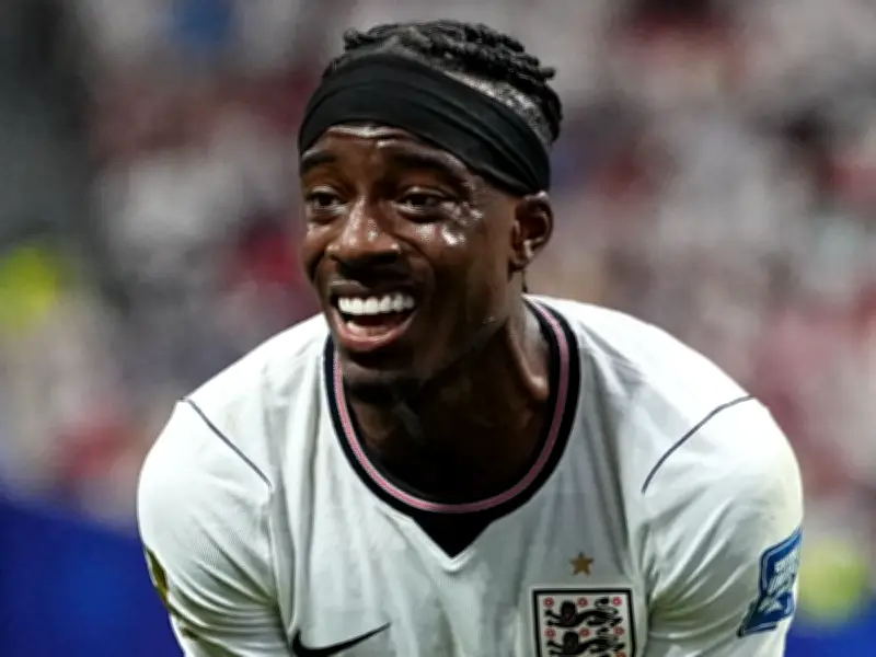 Noni Madueke's Headband at World Cup: Practical Reasons Explained