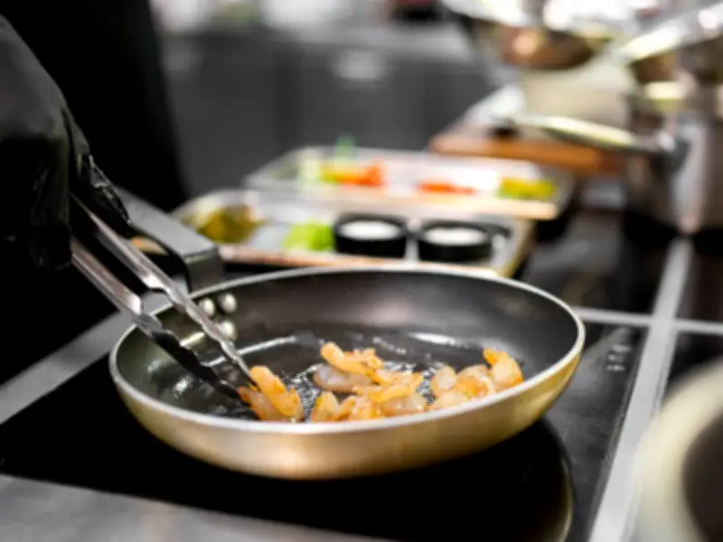 Oncologist Warns Damaged Non-Stick Pans Pose Cancer Risk
