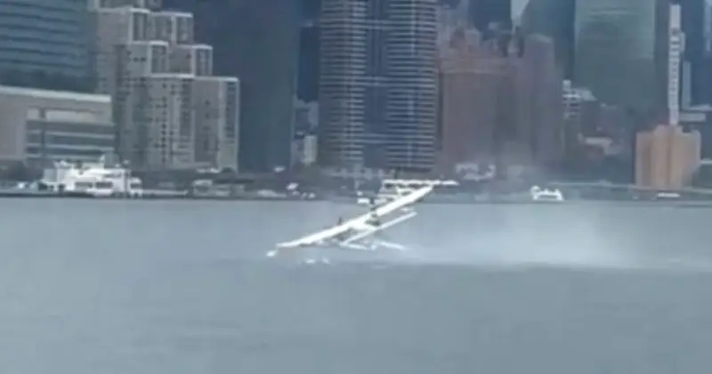 Plane Crash Lands in New York's East River, All 10 People Safe