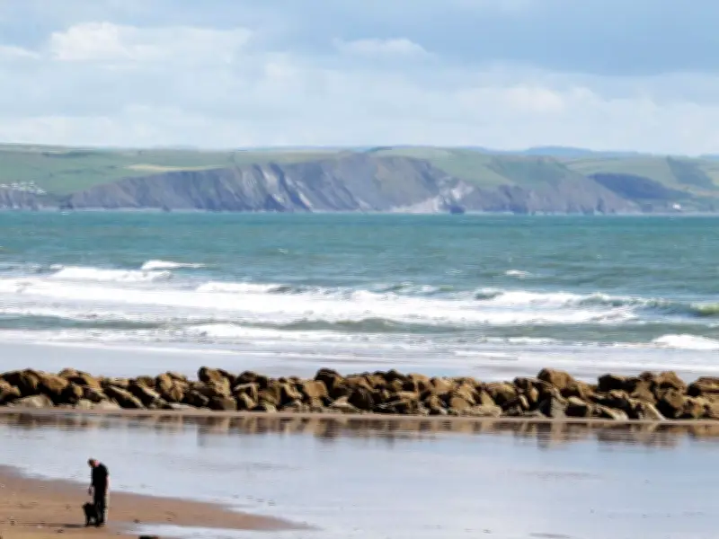 Rip Currents Sweep Children Out to Sea at Welsh Beach, Rescues Made