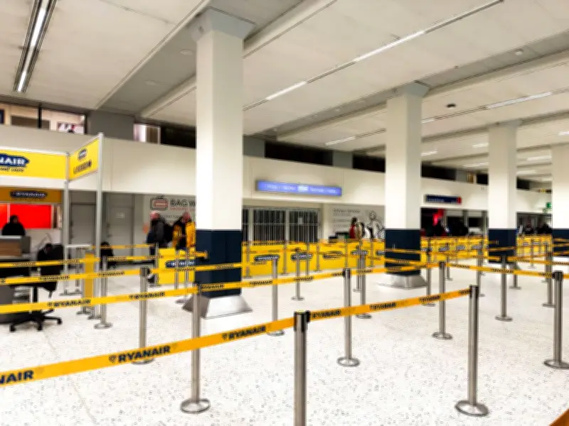 Ryanair Passengers Urged to Use Cardboard in Hand Luggage to Avoid Fees
