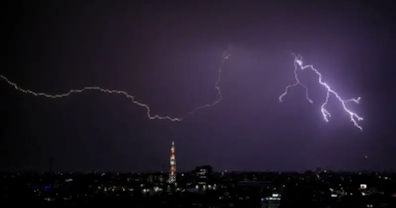 Storms Threaten England World Cup Match in Mexico City