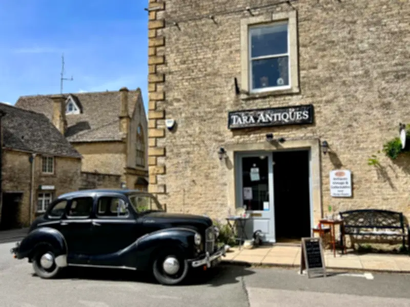 Stow-on-the-Wold: Beautiful Cotswolds Town Marred by Car Parking Issue