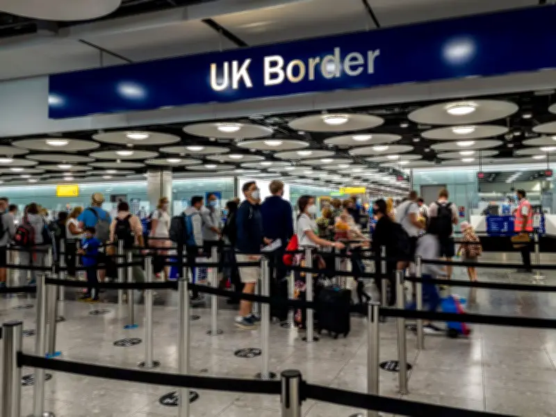 UK Lowers E-Gate Age to 8 for Children Returning from Holidays