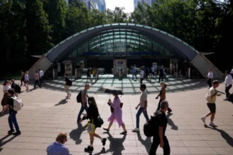 UK Services Activity Falls to Three-and-a-Half Year Low