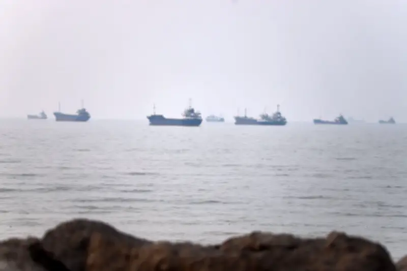 US-Iran Talks Show Progress Despite Strait of Hormuz Tensions