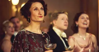 'Addictive' Period Drama 'Impossible Not to Binge' Ideal for Downton Abbey Fans