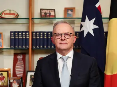 Australian PM's six-word apology for 'entirely inappropriate' Kylie Minogue comment