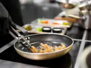 Oncologist Warns Damaged Non-Stick Pans Pose Cancer Risk